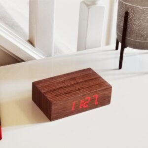 Originalios Dovanos Flip Clock Ismanusis Laikrodis Raudonas Led Naturalus Riesutmedis